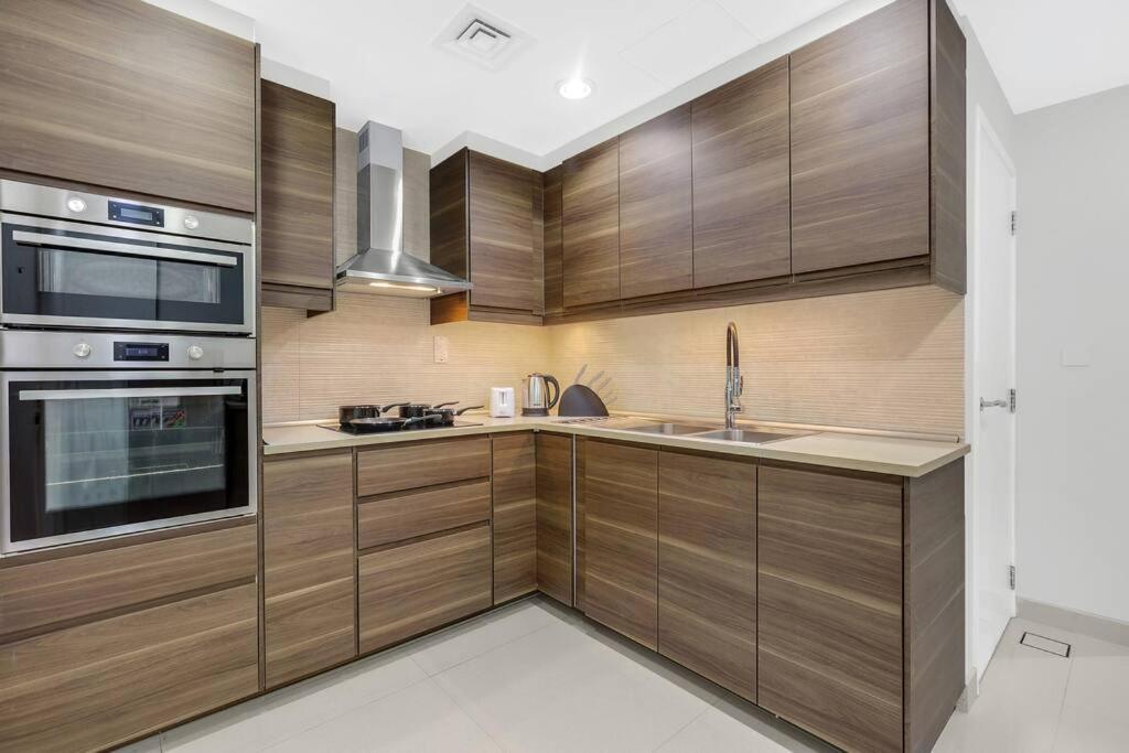 First Class 4br Cozy Jumeirah Retreat * دبي