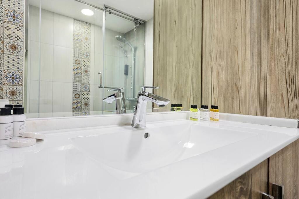 شقة First Class 4br Cozy Jumeirah Retreat *