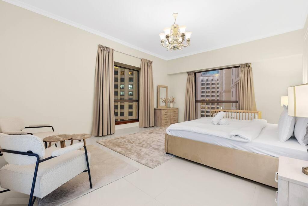 شقة First Class 4br Cozy Jumeirah Retreat *