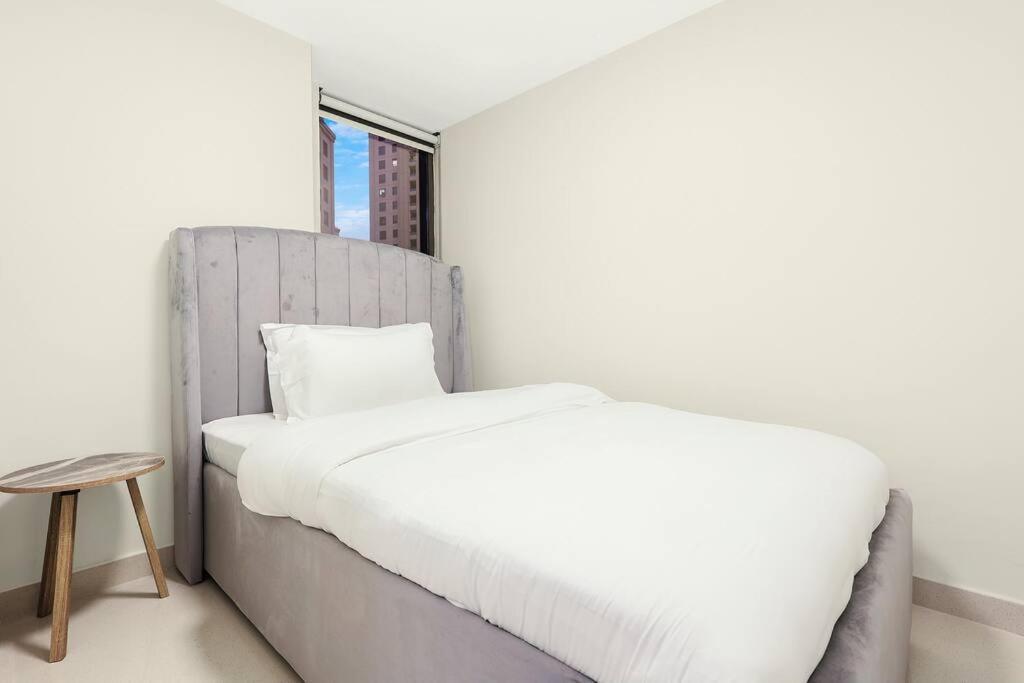 First Class 4br Cozy Jumeirah Retreat * دبي
