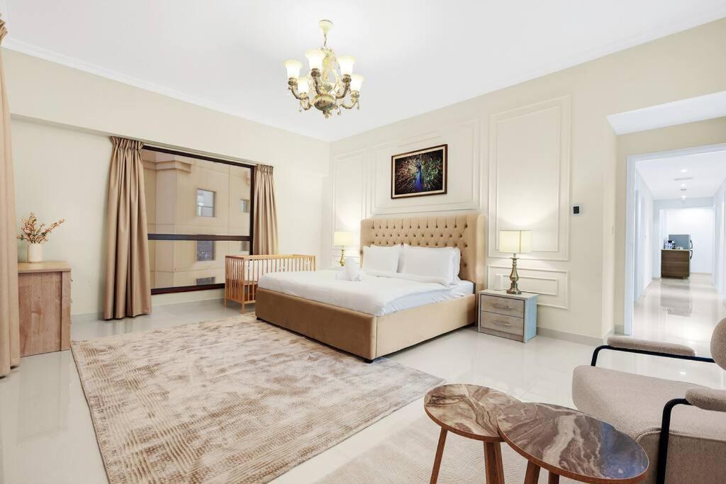 شقة First Class 4br Cozy Jumeirah Retreat
