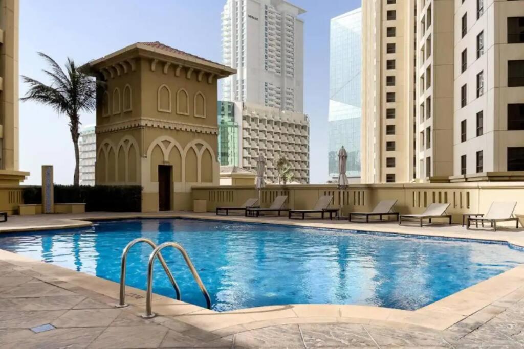 First Class 4br Cozy Jumeirah Retreat شقة *